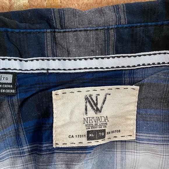 Nevada Men’s XL Button-Down - Picture 2 of 2